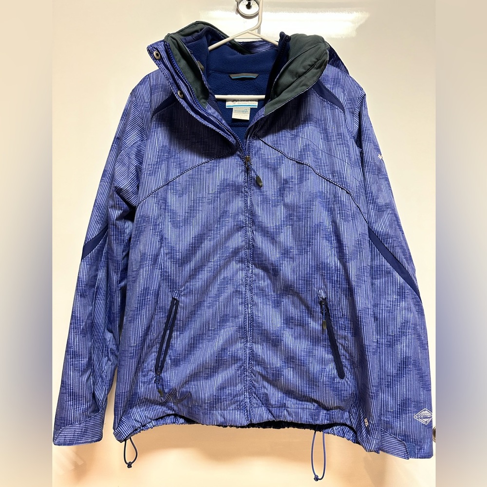 Women’s Columbia ski/snowboard jacket. Size large. Blue/purplish in color